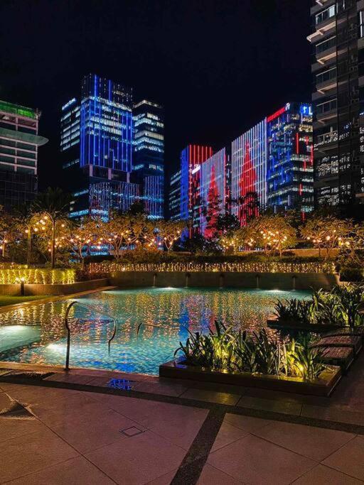 Cosy Executive 1 Bedroom Uptown Parksuites Ultra Fast Internet Manila Exteriér fotografie