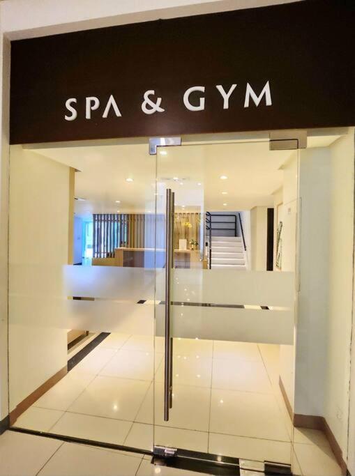 Cosy Executive 1 Bedroom Uptown Parksuites Ultra Fast Internet Manila Exteriér fotografie