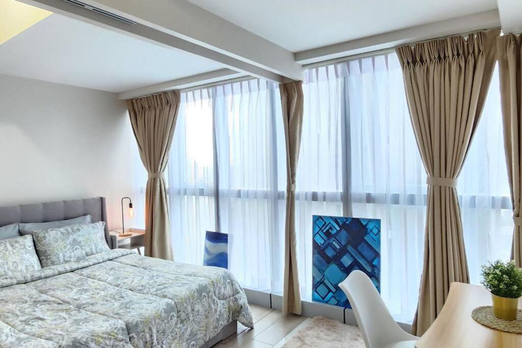 Cosy Executive 1 Bedroom Uptown Parksuites Ultra Fast Internet Manila Exteriér fotografie