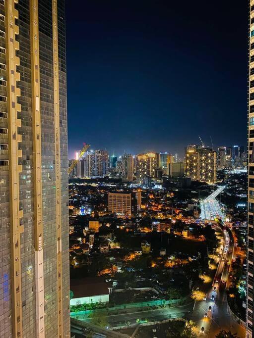 Cosy Executive 1 Bedroom Uptown Parksuites Ultra Fast Internet Manila Exteriér fotografie